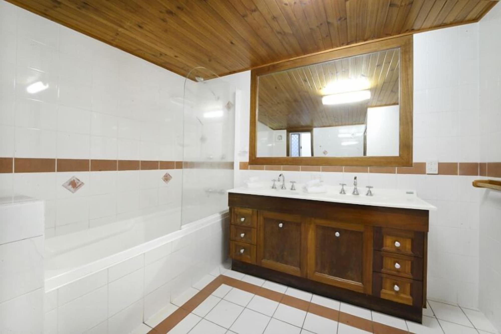 Airlie Guest House Еърли Бийч Екстериор снимка