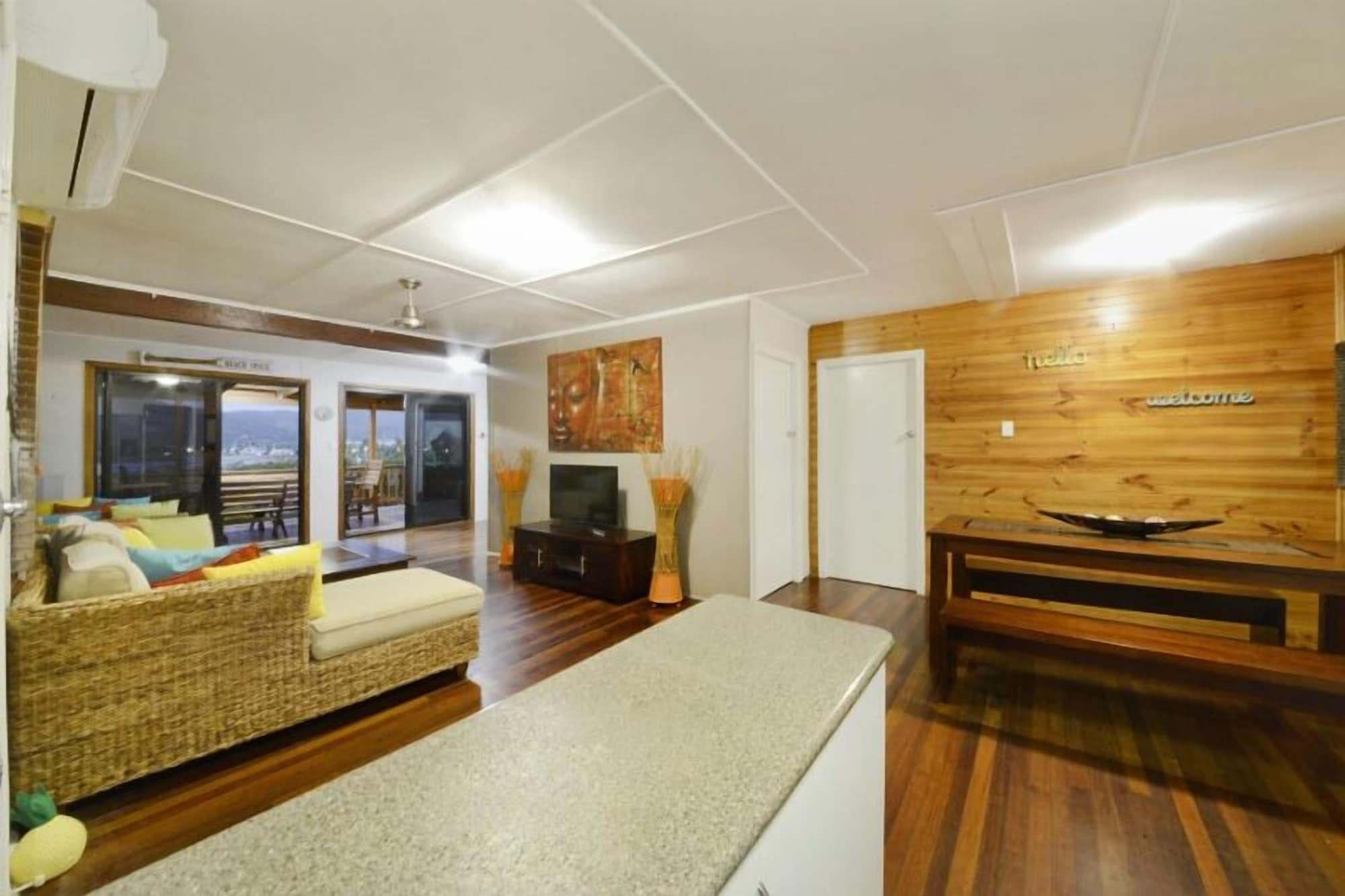 Airlie Guest House Еърли Бийч Екстериор снимка