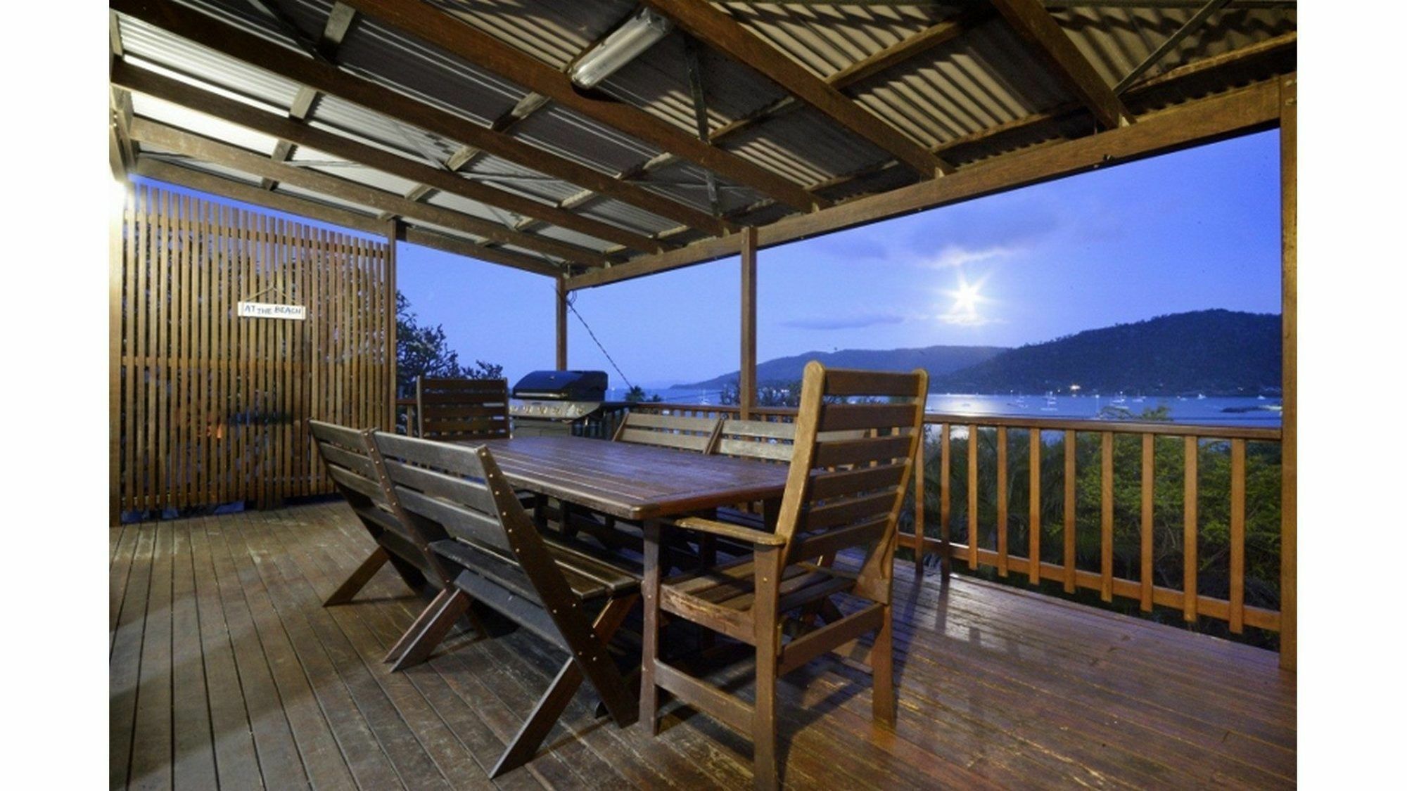 Airlie Guest House Еърли Бийч Екстериор снимка