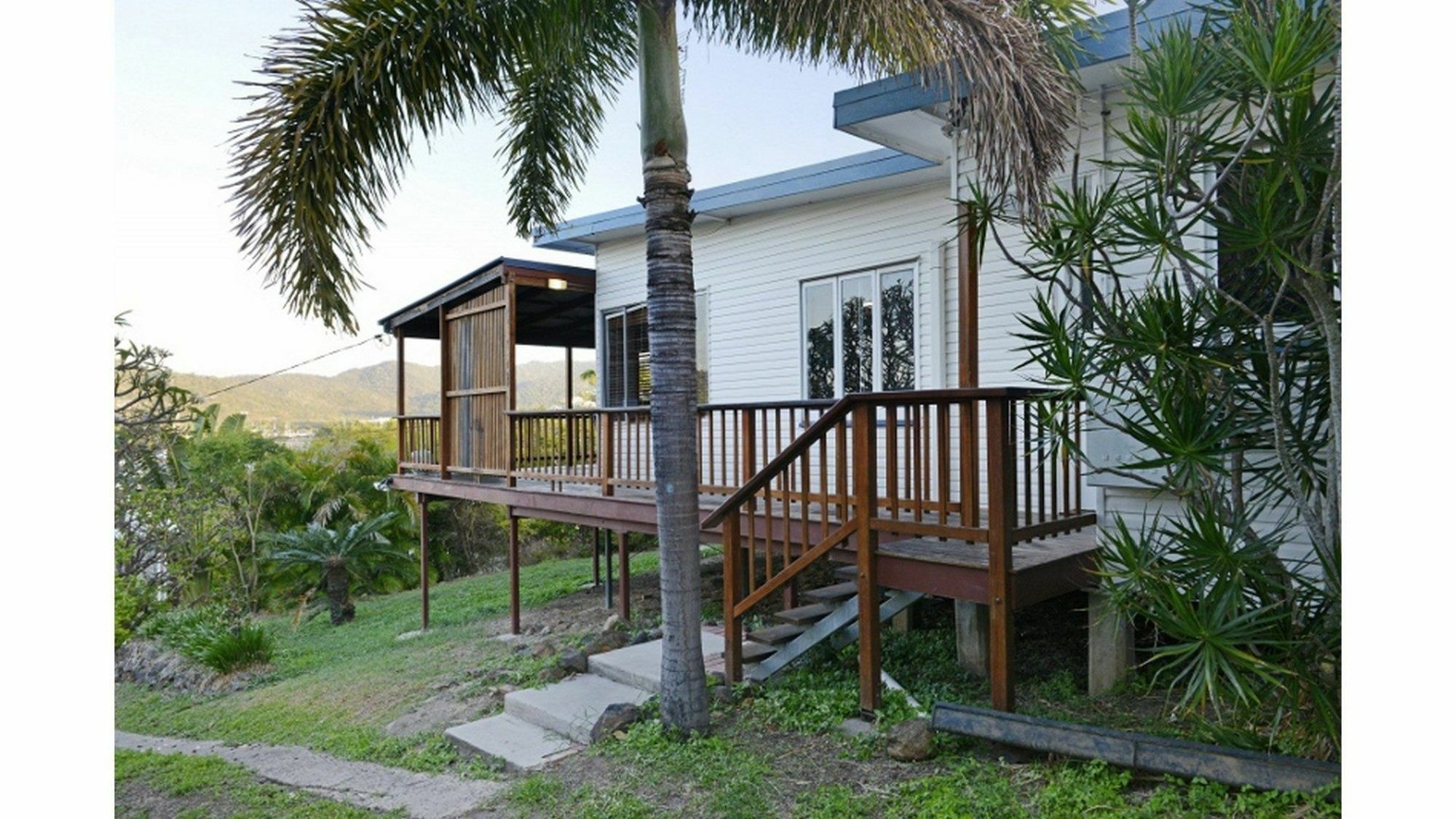 Airlie Guest House Еърли Бийч Екстериор снимка
